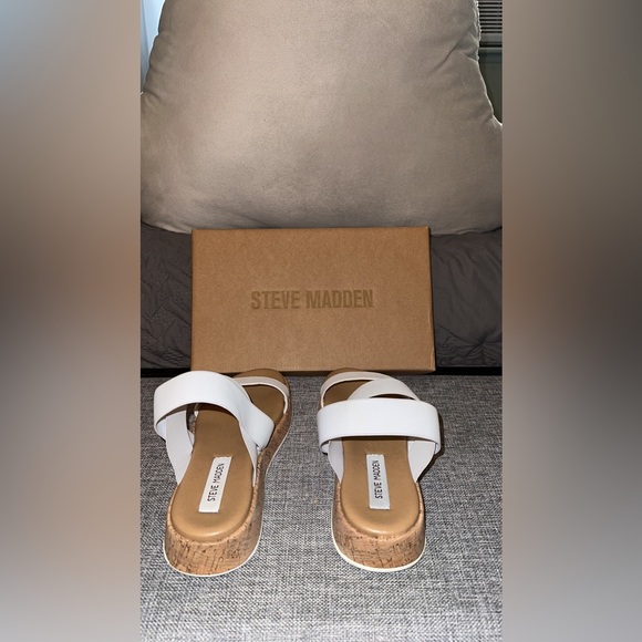 Steve Madden Gladi Sandal - Box Included - Picture 5 of 9